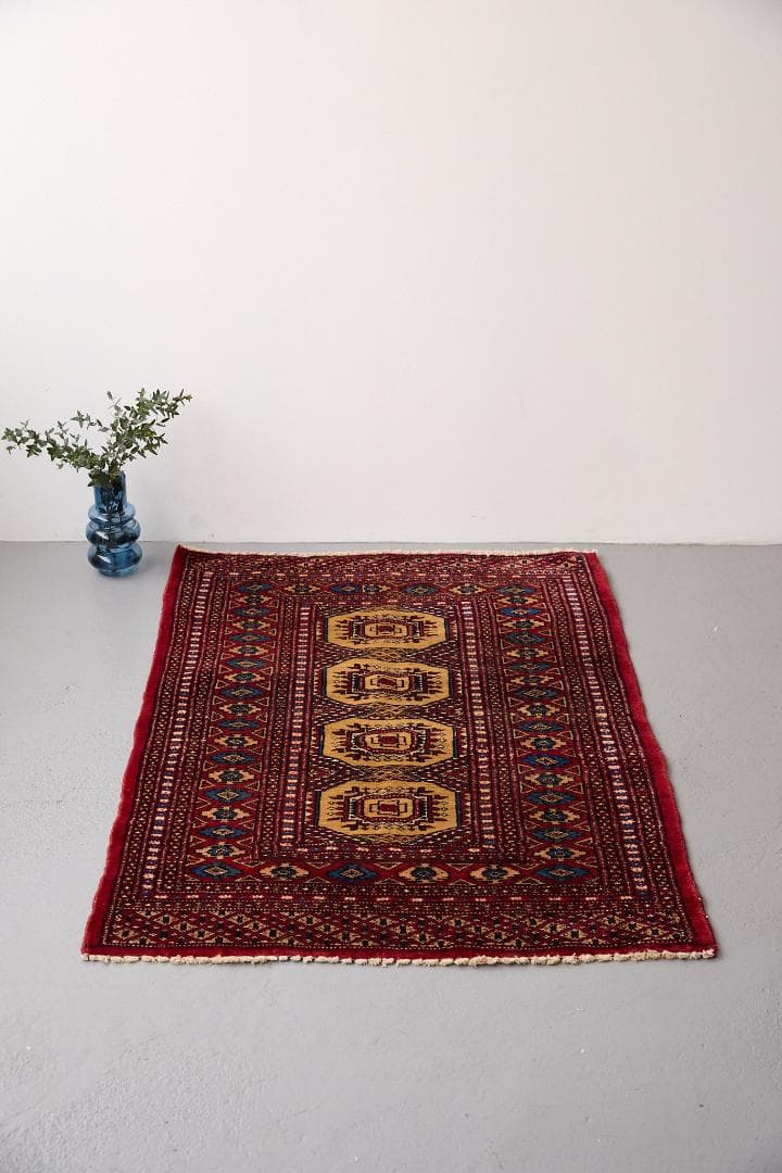 ヴィンテージラグ　トライバルラグ　パキスタン産（118×83cm）赤　ベージュ