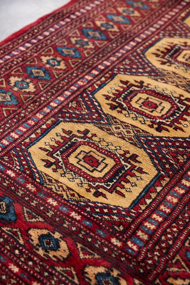 ヴィンテージラグ　トライバルラグ　パキスタン産（118×83cm）赤　ベージュ