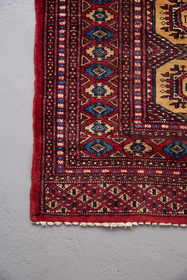 ヴィンテージラグ　トライバルラグ　パキスタン産（118×83cm）赤　ベージュ