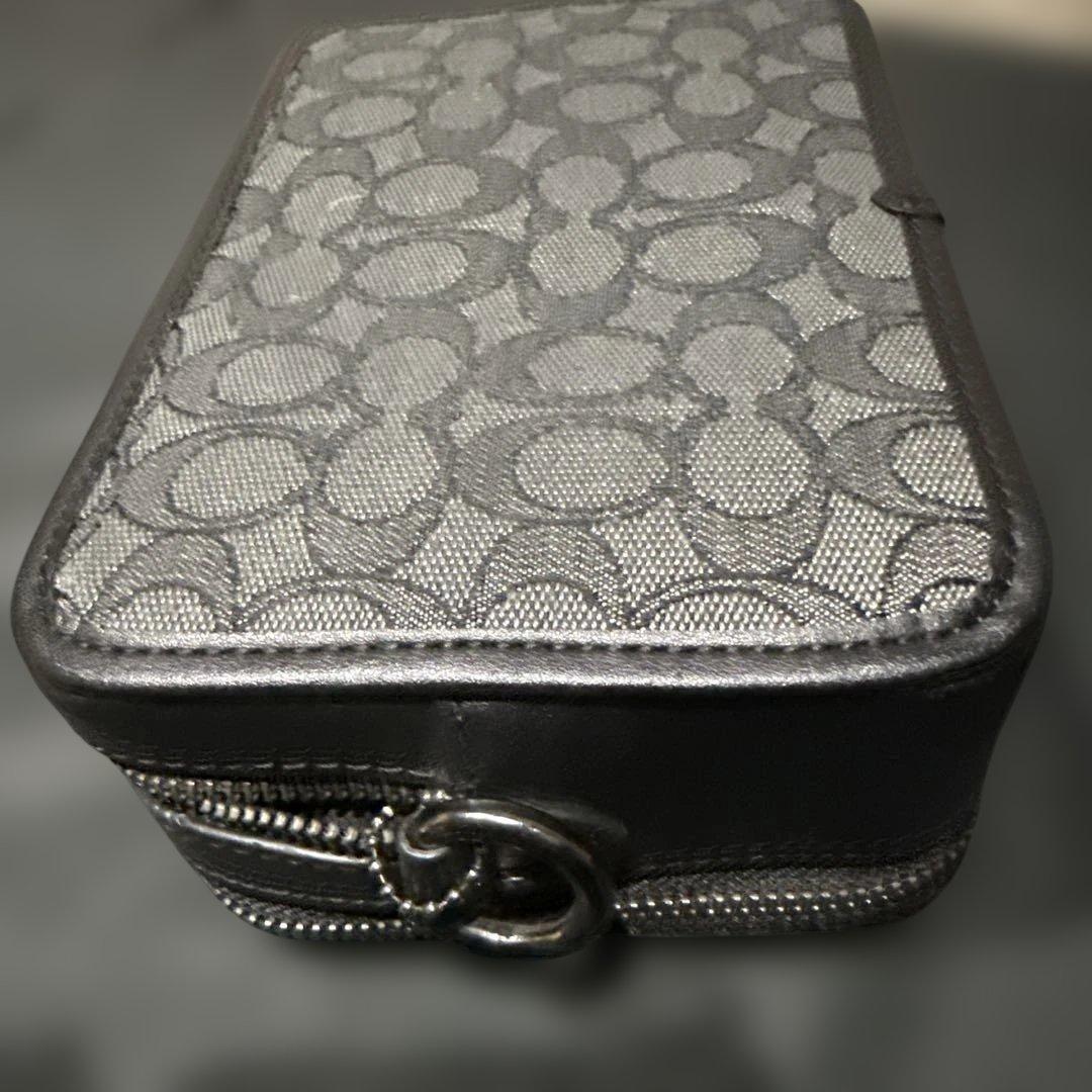 ブラック総柄ショルダーバッグ　コーチ