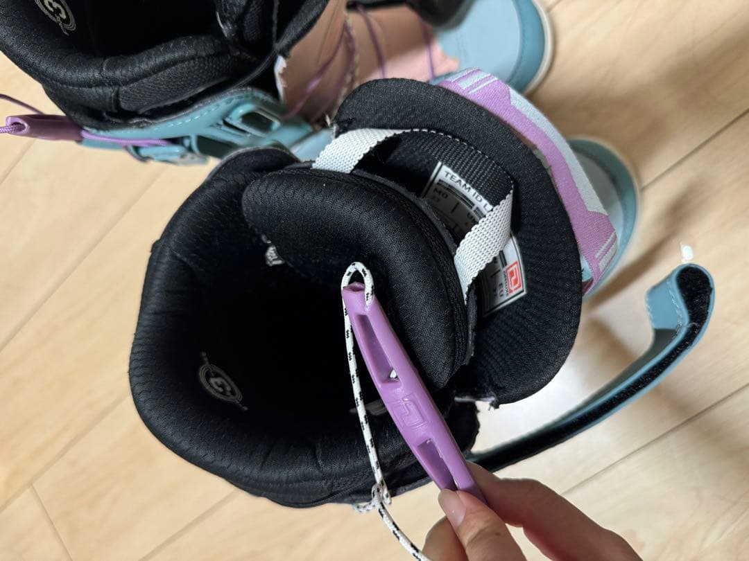 DEELUXE 女性用スノーボードブーツ ターコイズ/ピンク