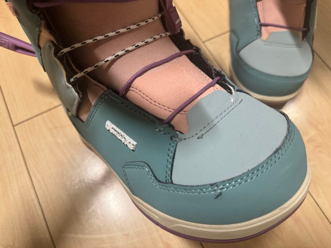 DEELUXE 女性用スノーボードブーツ ターコイズ/ピンク