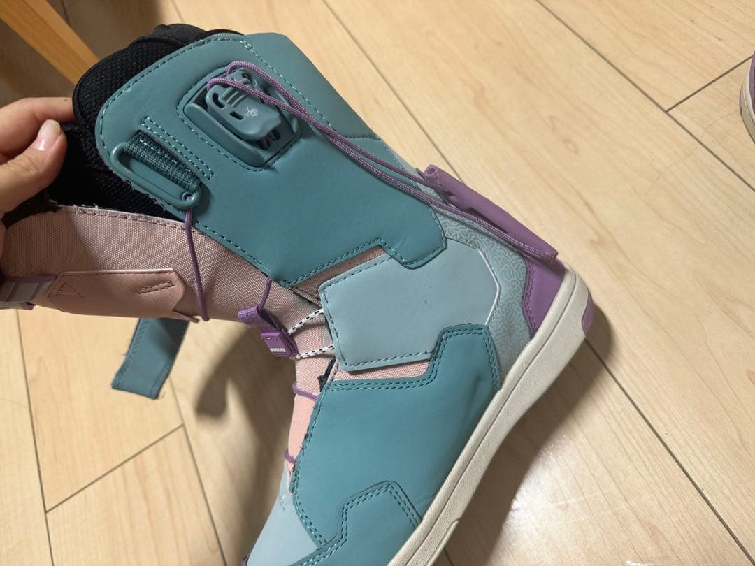 DEELUXE 女性用スノーボードブーツ ターコイズ/ピンク