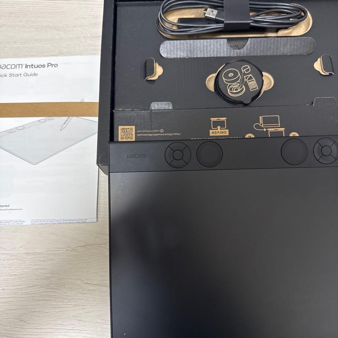 WACOM ワコム Intuos Pro medium PTK670K0C