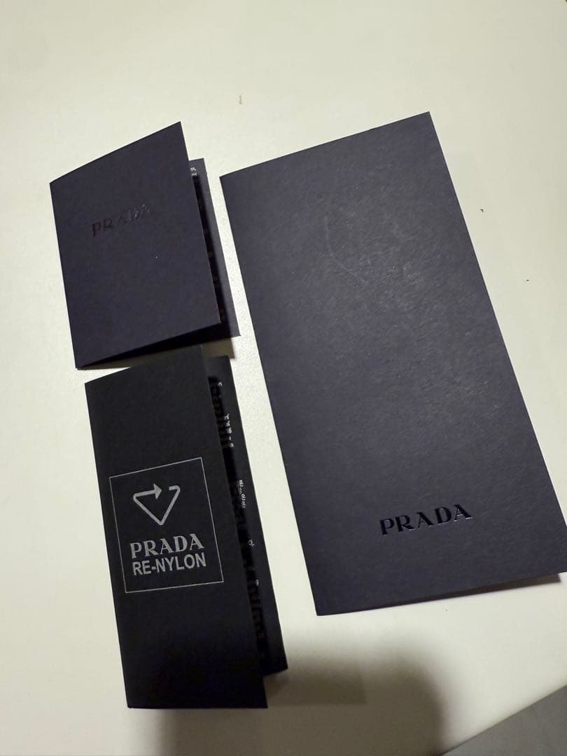 2/20まで。ほぼ未使用！　PRADA ロゴプレート カチューシャ