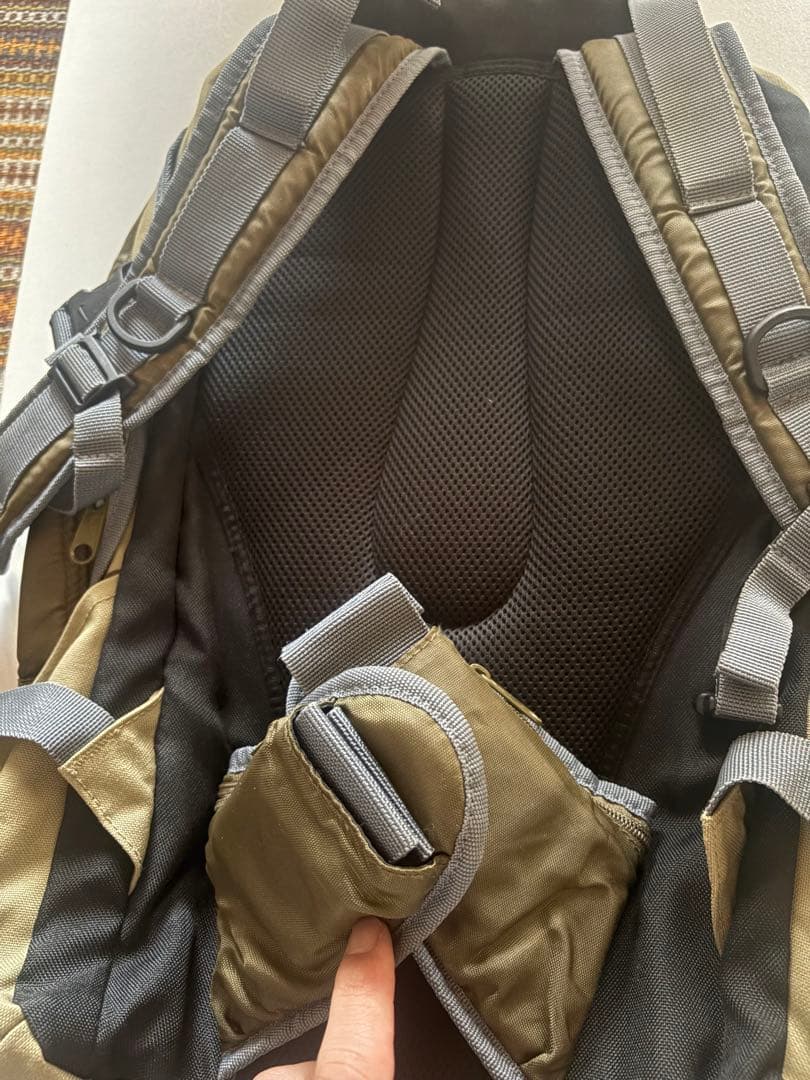 Nike カーキ色　バックパック　スケートボード　スノーボード　バックカントリー
