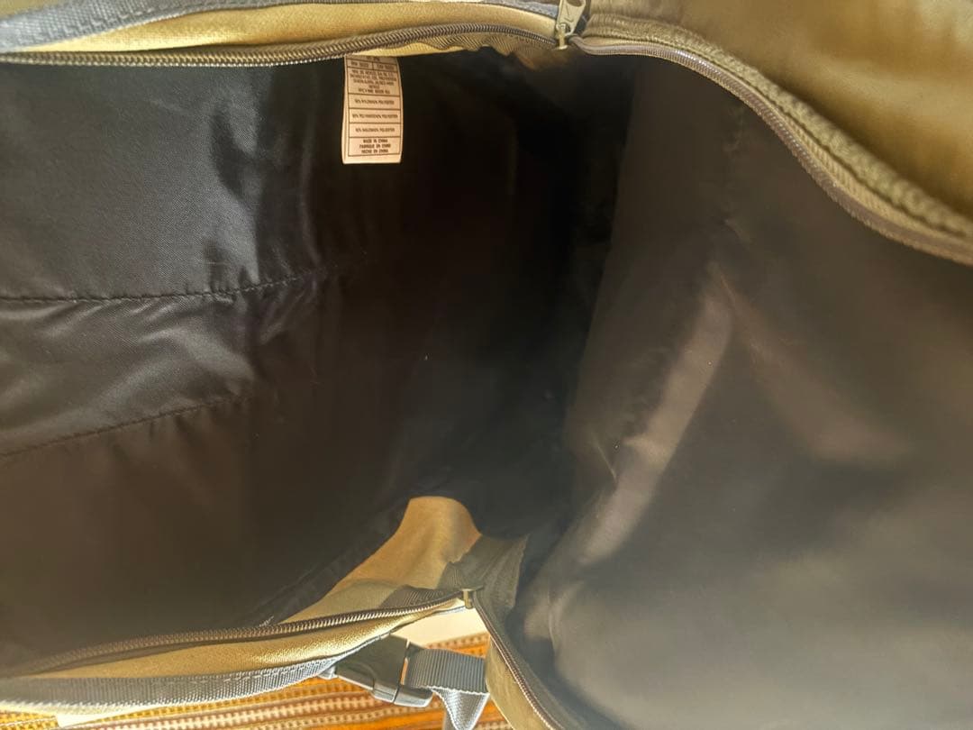 Nike カーキ色　バックパック　スケートボード　スノーボード　バックカントリー