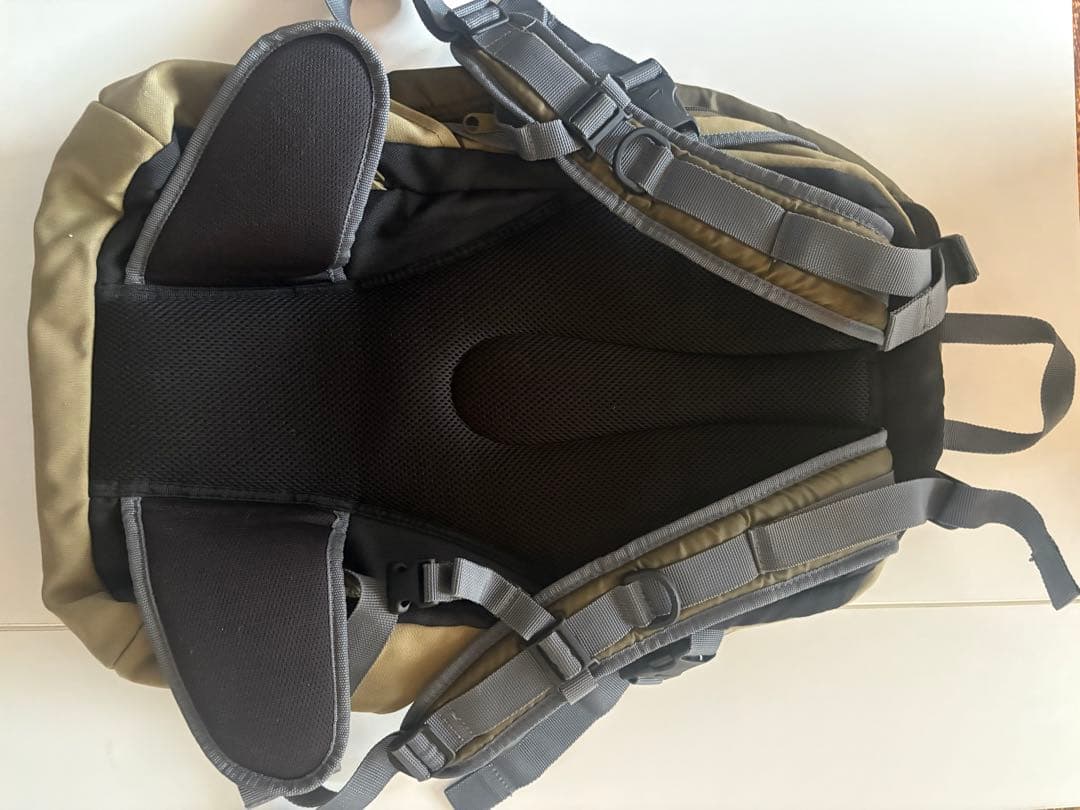 Nike カーキ色　バックパック　スケートボード　スノーボード　バックカントリー