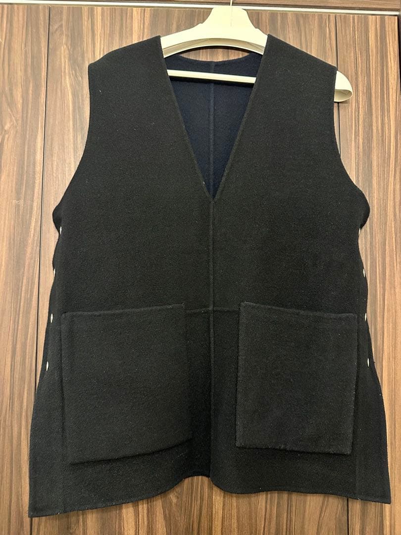 ohga リバーシブルウールベスト ブラック×ネイビー