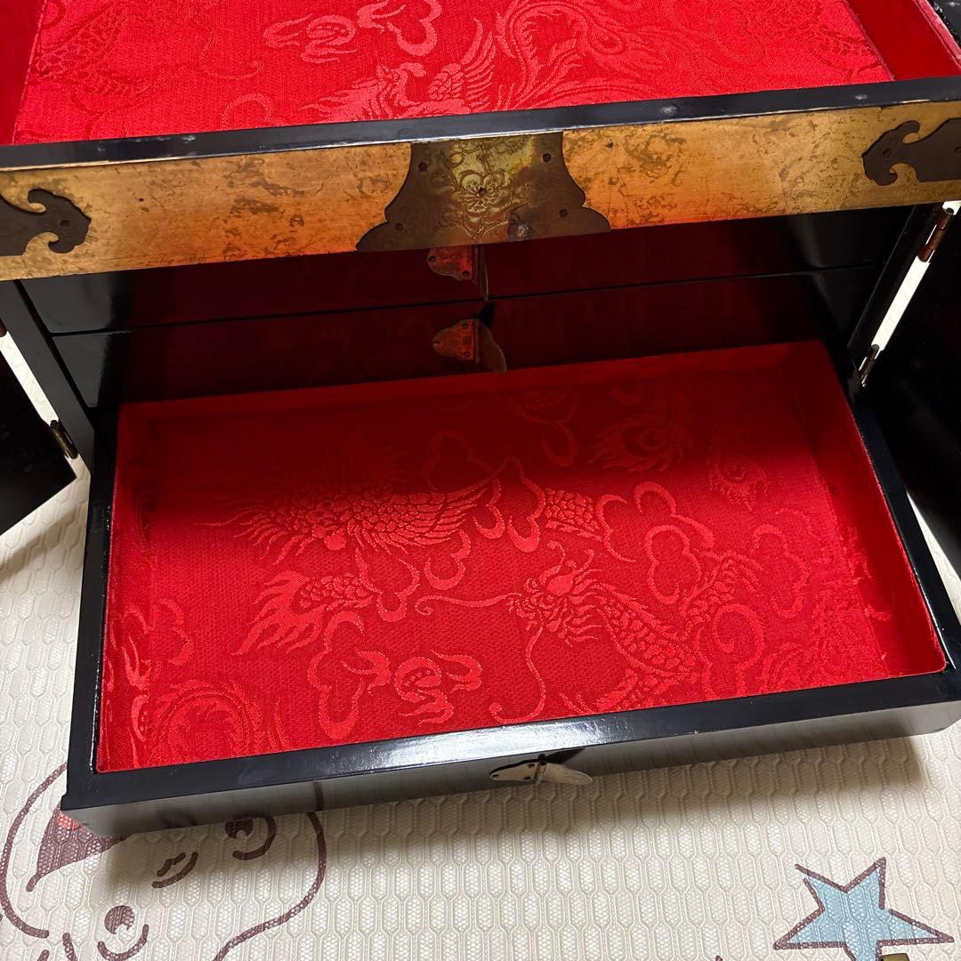 漆塗り金色箱 花鳥文様