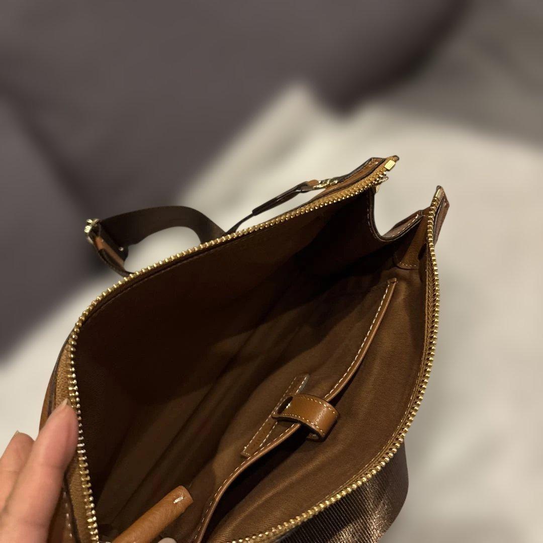 mica della valle レザーショルダー/グロスボディバッグ