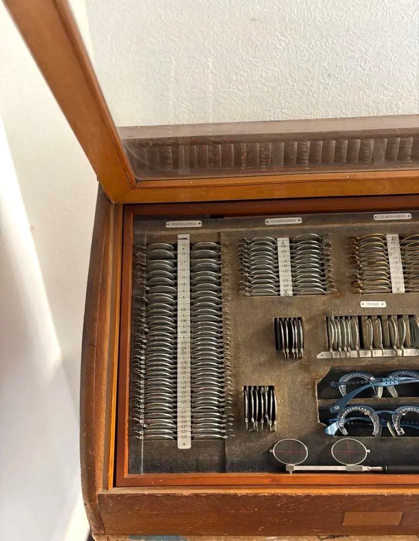 665 古道具 検眼レンズセット 木製ケース入り ヴィンテージ 眼鏡店 ケビント