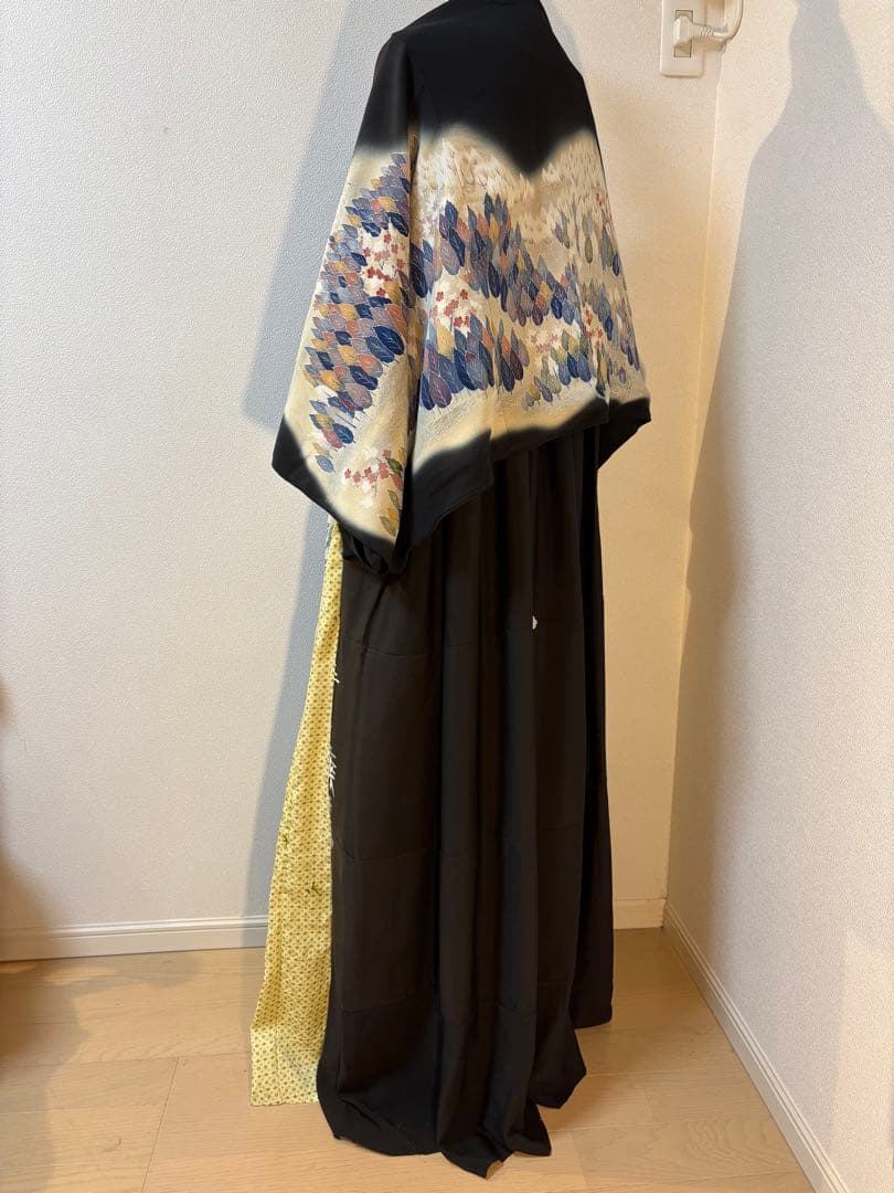 黒留袖リメイクワンピース　スカート部分切り替え－湖と森の風景 ―留袖ドレス