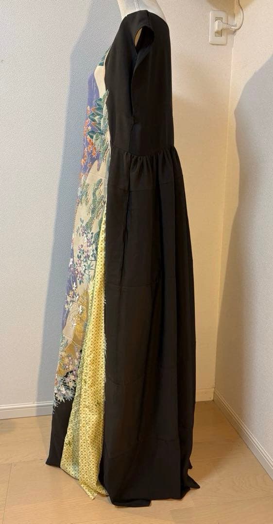 黒留袖リメイクワンピース　スカート部分切り替え－湖と森の風景 ―留袖ドレス