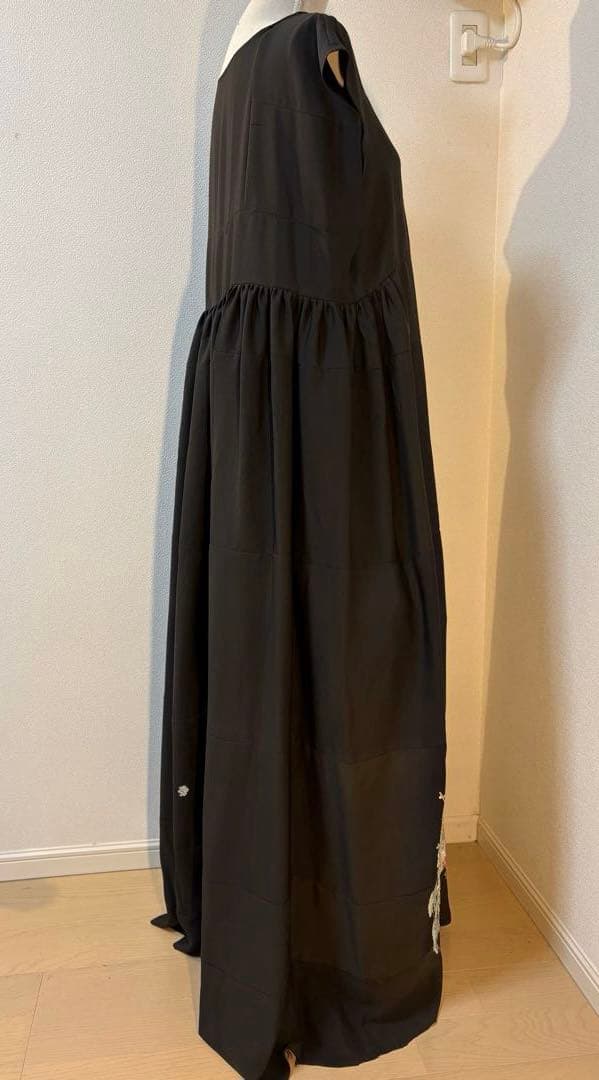 黒留袖リメイクワンピース　スカート部分切り替え－湖と森の風景 ―留袖ドレス