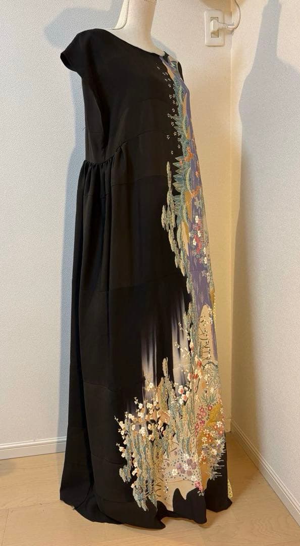 黒留袖リメイクワンピース　スカート部分切り替え－湖と森の風景 ―留袖ドレス