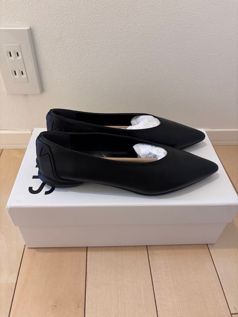 SHISEI ブラック ポインテッドトゥ フラットシューズ