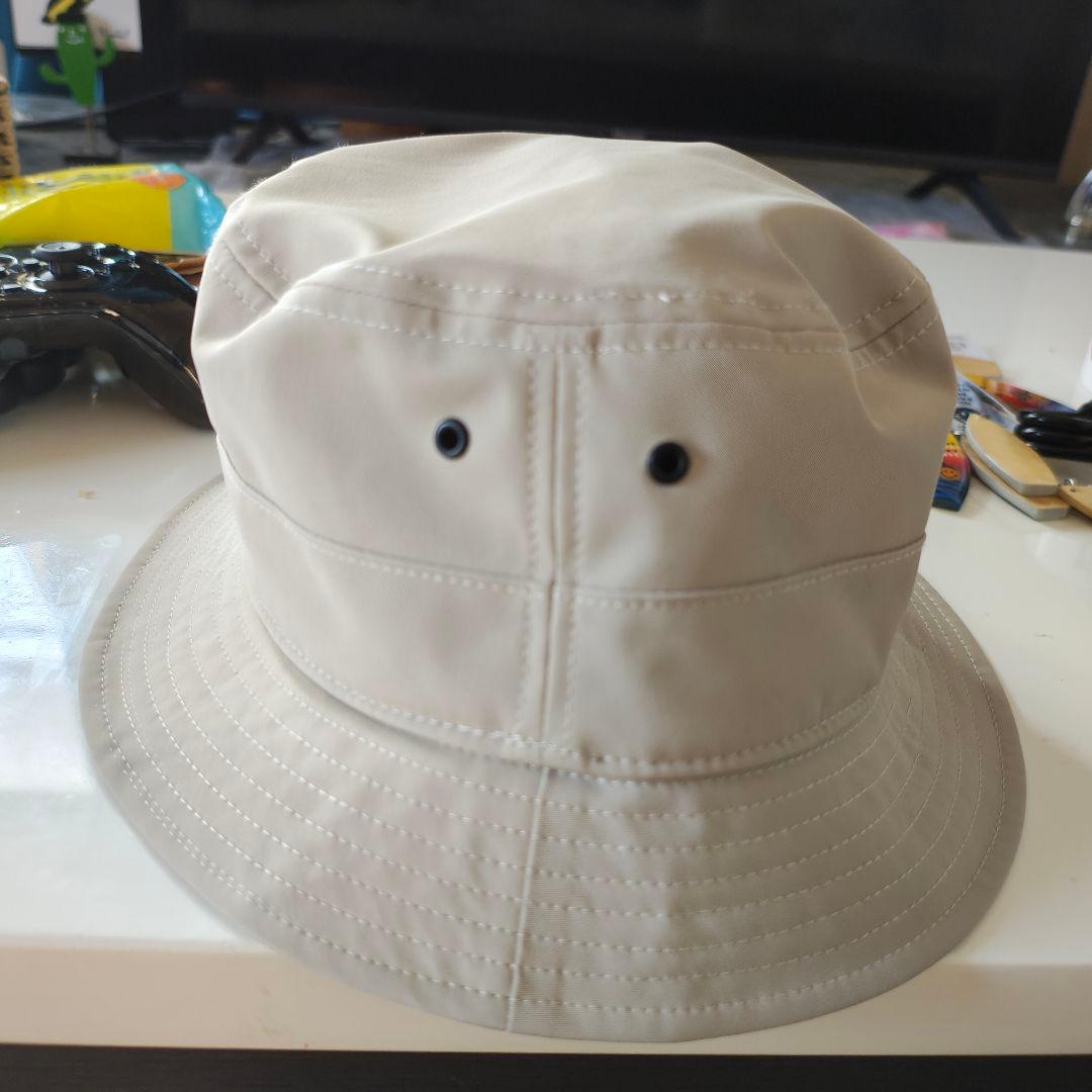 EMPORIO ARMANI ライトグレーバケットハット