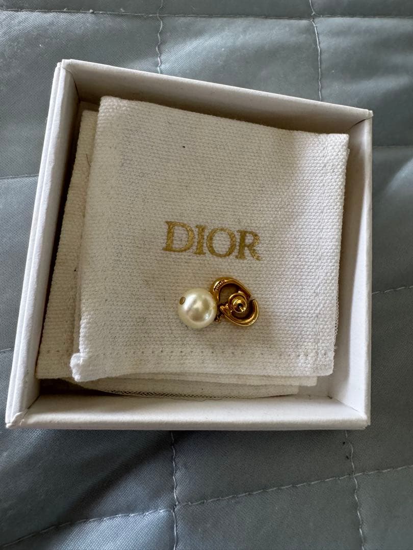 Dior パール付きピアス