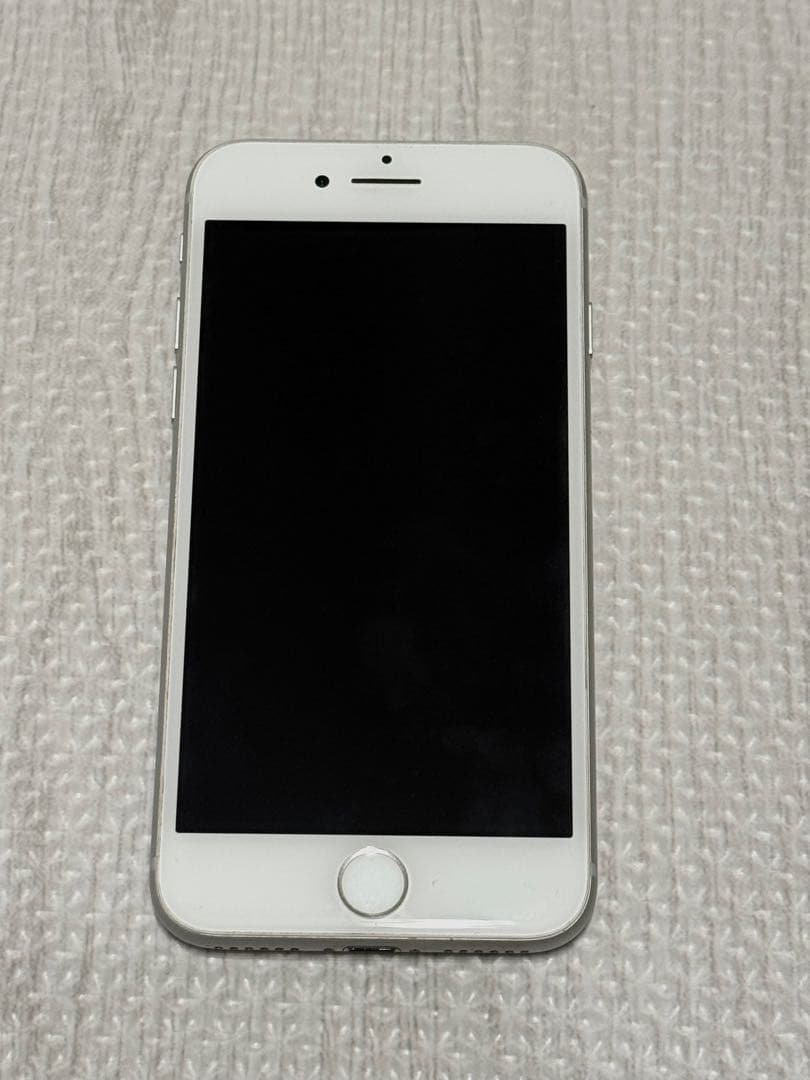 iPhone 8 シルバー 本体
