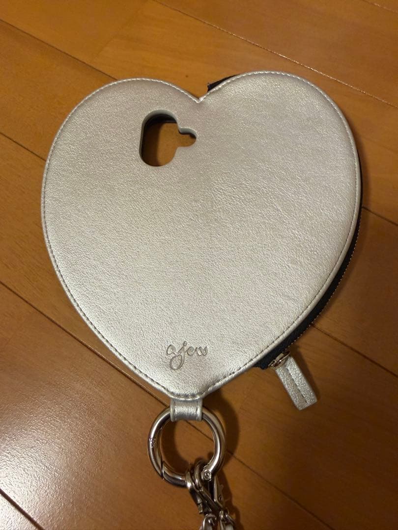 ajew ハート型 シルバー iPhone16用ケース