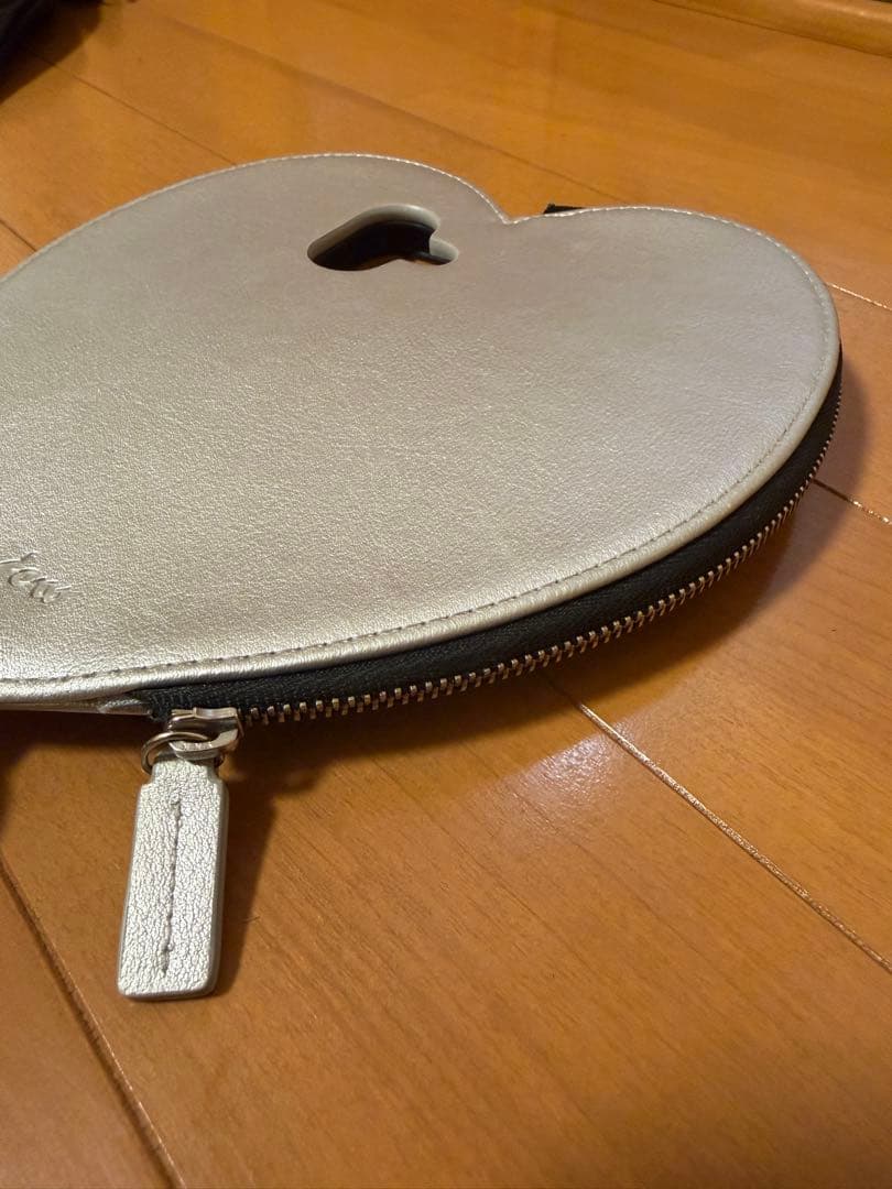 ajew ハート型 シルバー iPhone16用ケース