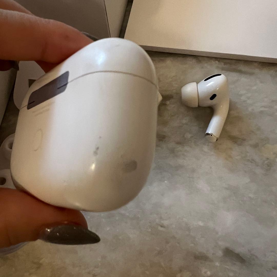 AirPods Pro 本体 充電ケース付き　右耳ジャンク
