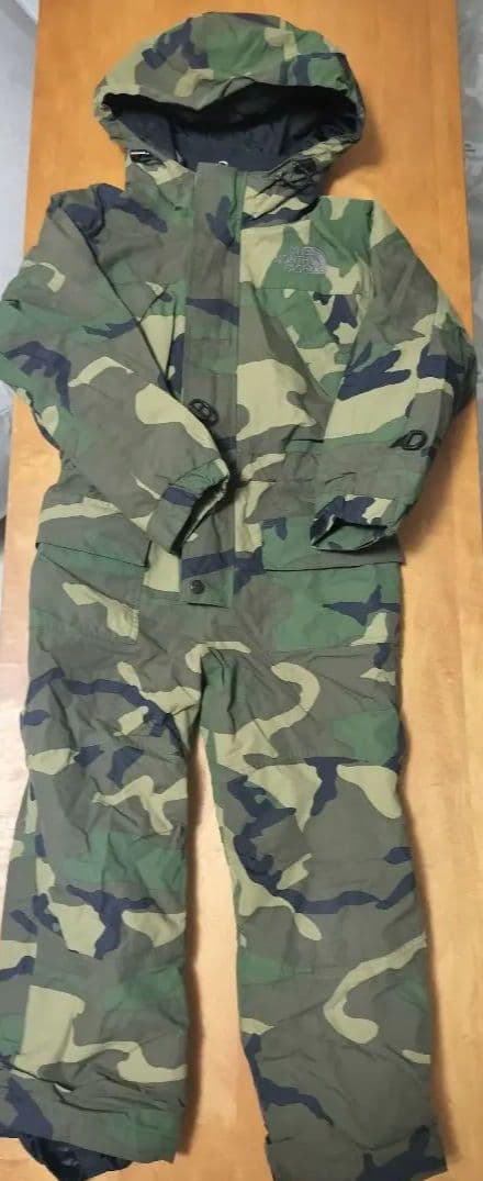 ス*ー様 THE NORTH FACE 迷彩スキーウェア 110センチ（NYJ1