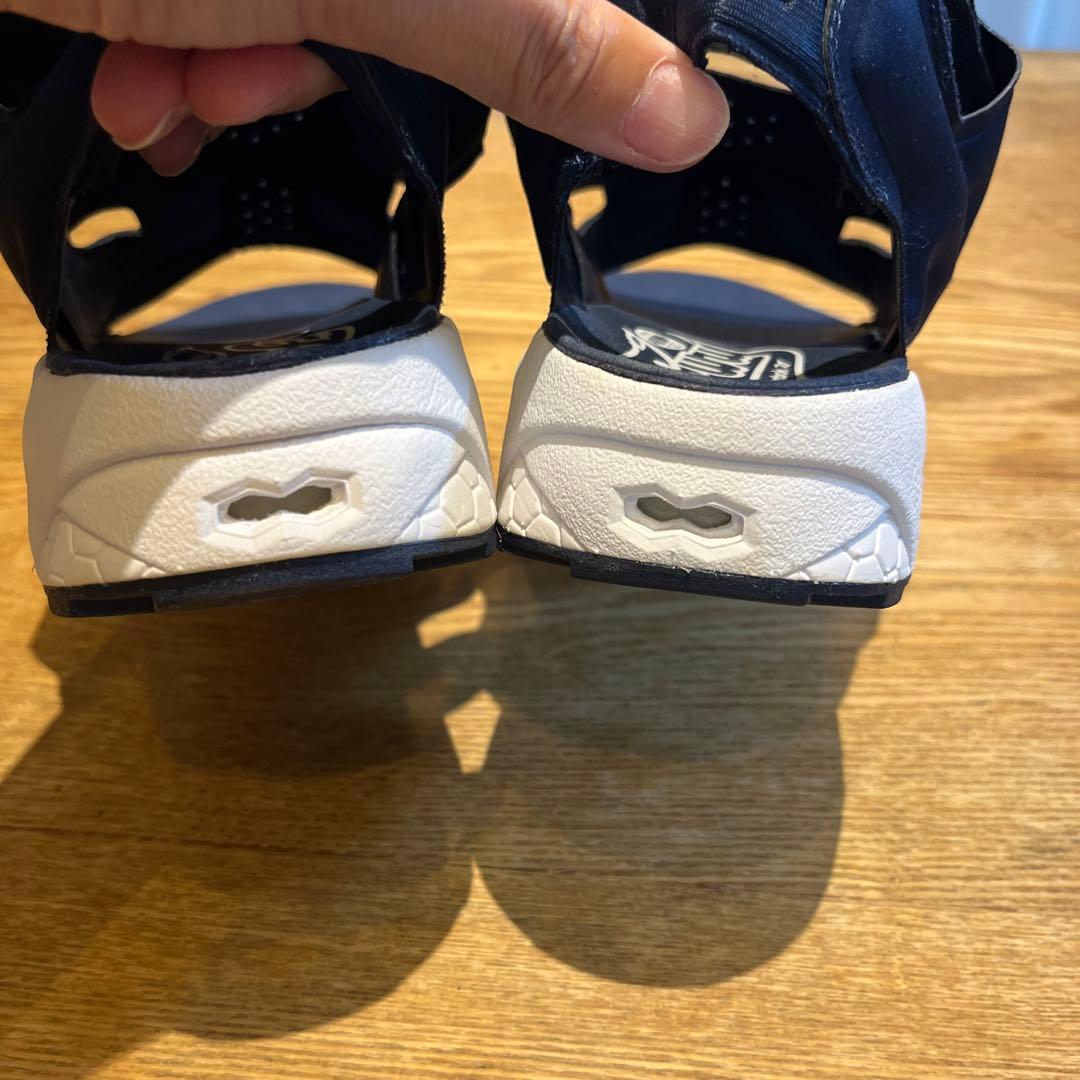 T.T　美品Reebok インスタポンプ サンダル ネイビー　28センチ