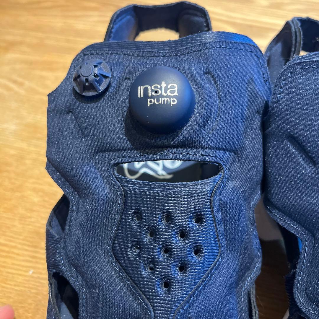 T.T　美品Reebok インスタポンプ サンダル ネイビー　28センチ
