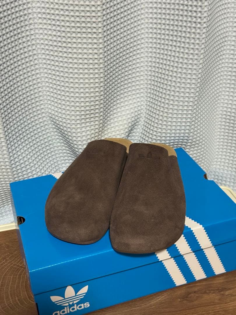 adidas スエード クロッグ サンダル ブラウン 27.5cm