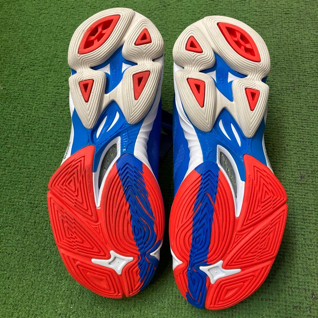 新品Mizuno Wave Lightning Z6 25㎝