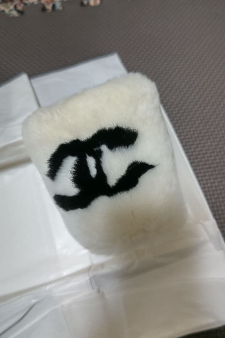 シャネル　ファー　リストバンド　バングル　ブレスレット　説明必読。