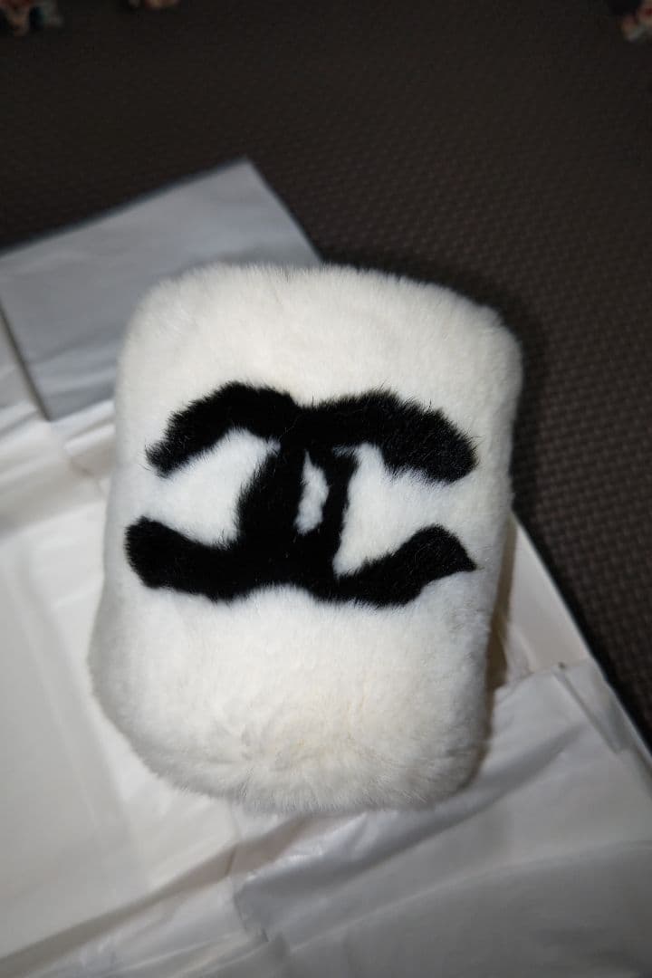 シャネル　ファー　リストバンド　バングル　ブレスレット　説明必読。