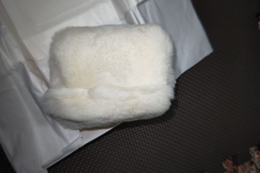 シャネル　ファー　リストバンド　バングル　ブレスレット　説明必読。