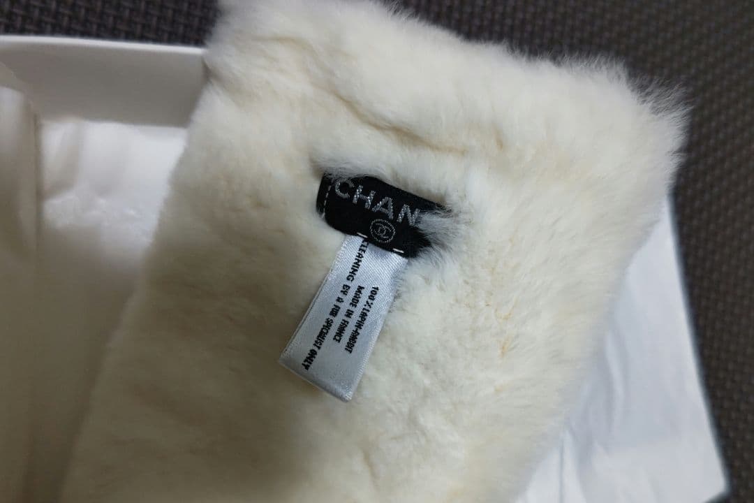 シャネル　ファー　リストバンド　バングル　ブレスレット　説明必読。