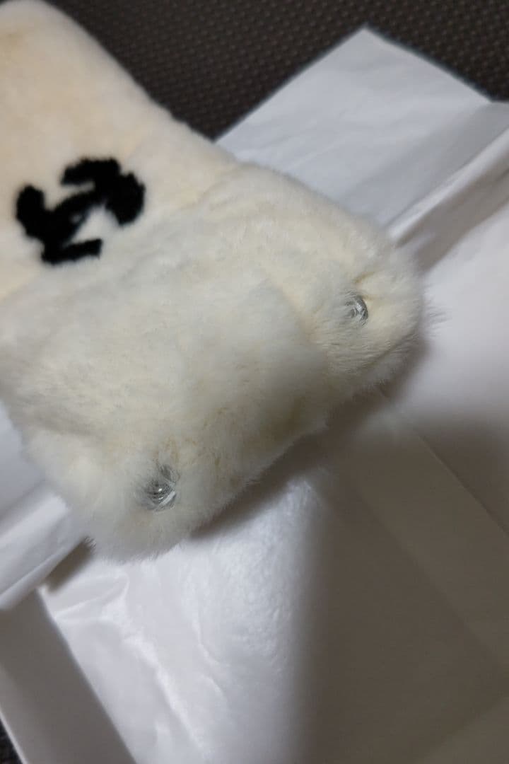 シャネル　ファー　リストバンド　バングル　ブレスレット　説明必読。