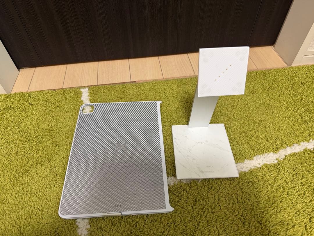 PITAKA MagEZ Charging Stand Marbleとケース