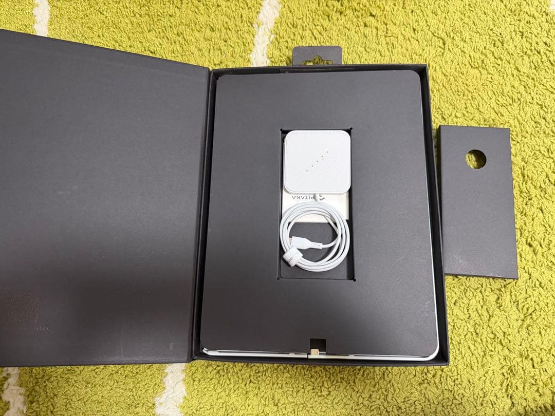 PITAKA MagEZ Charging Stand Marbleとケース