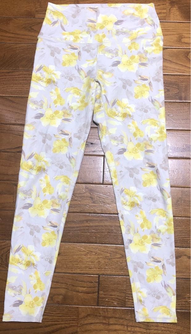 【SUKALA】美品　花柄ブラトップ&レギンス　Ｍサイズ