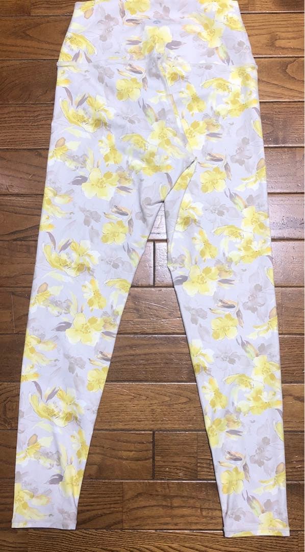 【SUKALA】美品　花柄ブラトップ&レギンス　Ｍサイズ