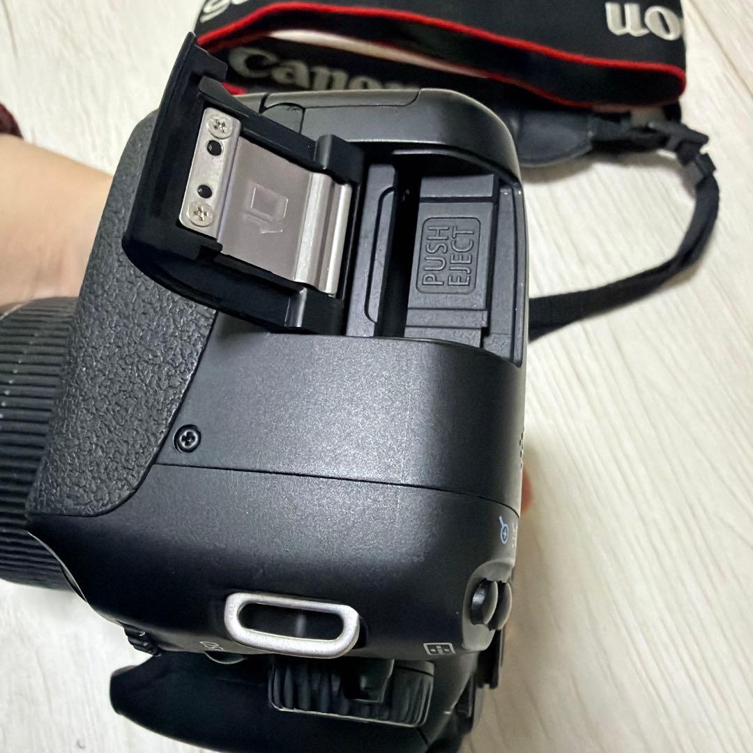 Canon 一眼レフカメラ(DS126271)　充電器付き