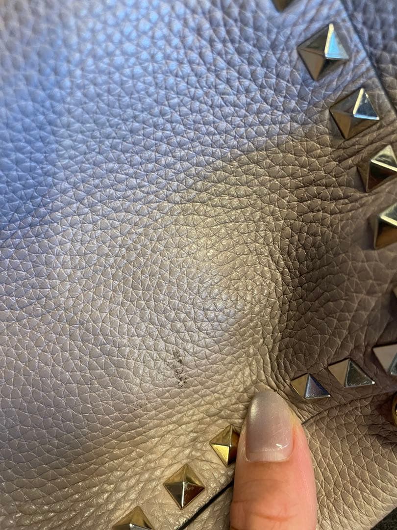 バレンティノ　スタッズバッグ