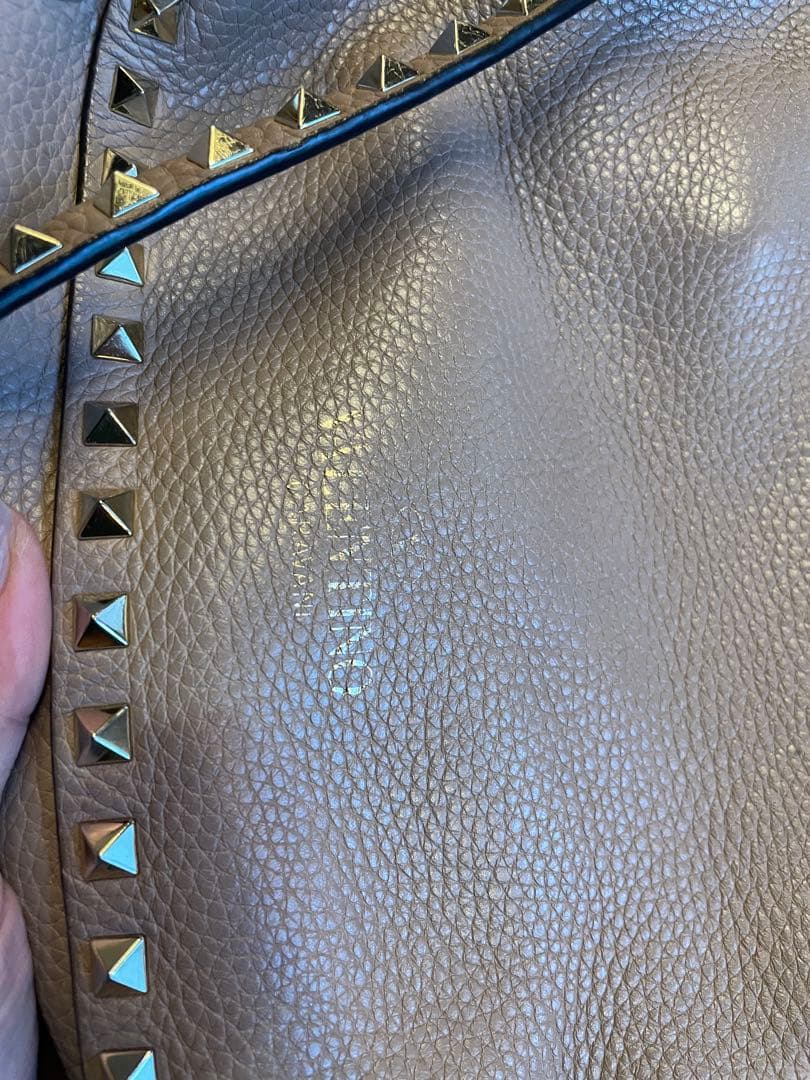 バレンティノ　スタッズバッグ