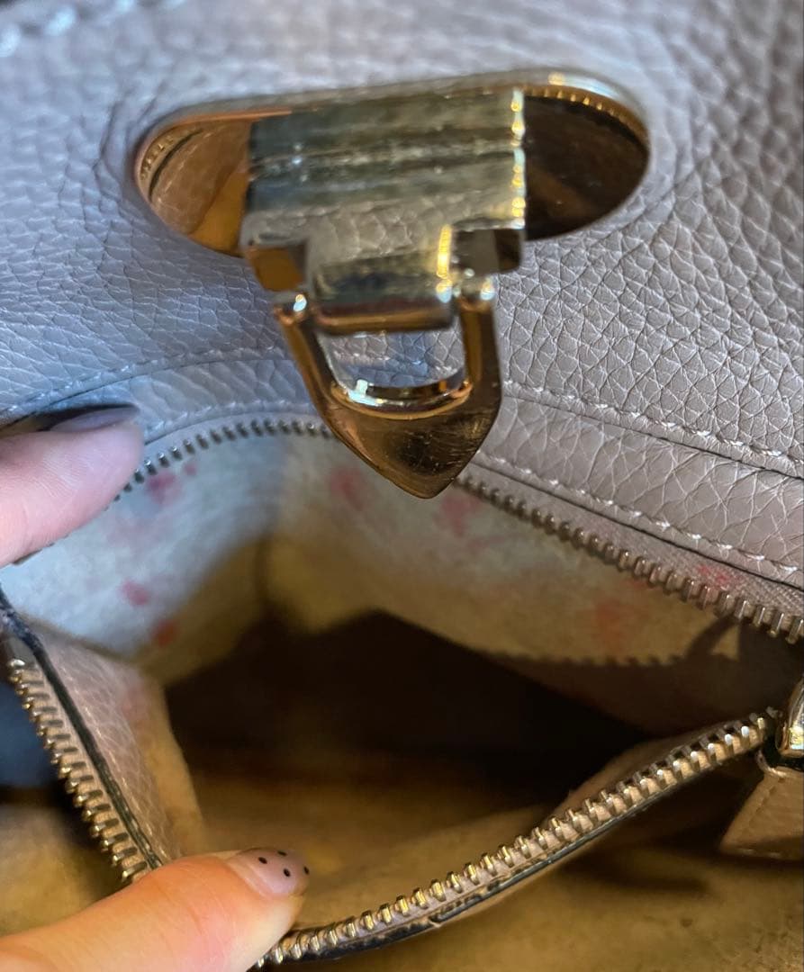 バレンティノ　スタッズバッグ