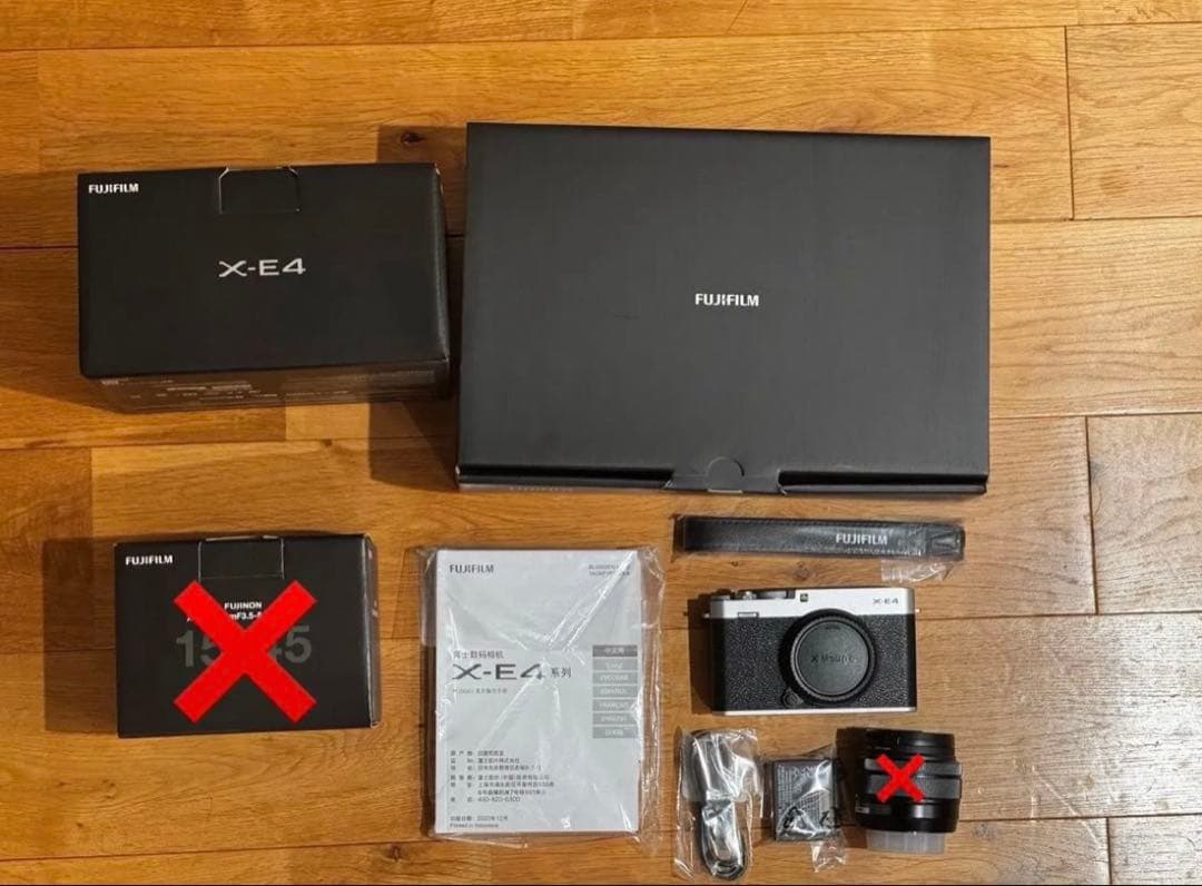 FUJIFILM X-E4 シルバー　ボディ