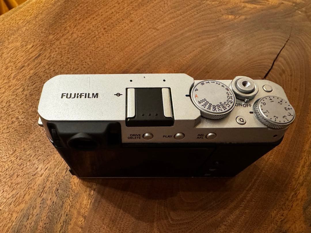 FUJIFILM X-E4 シルバー　ボディ