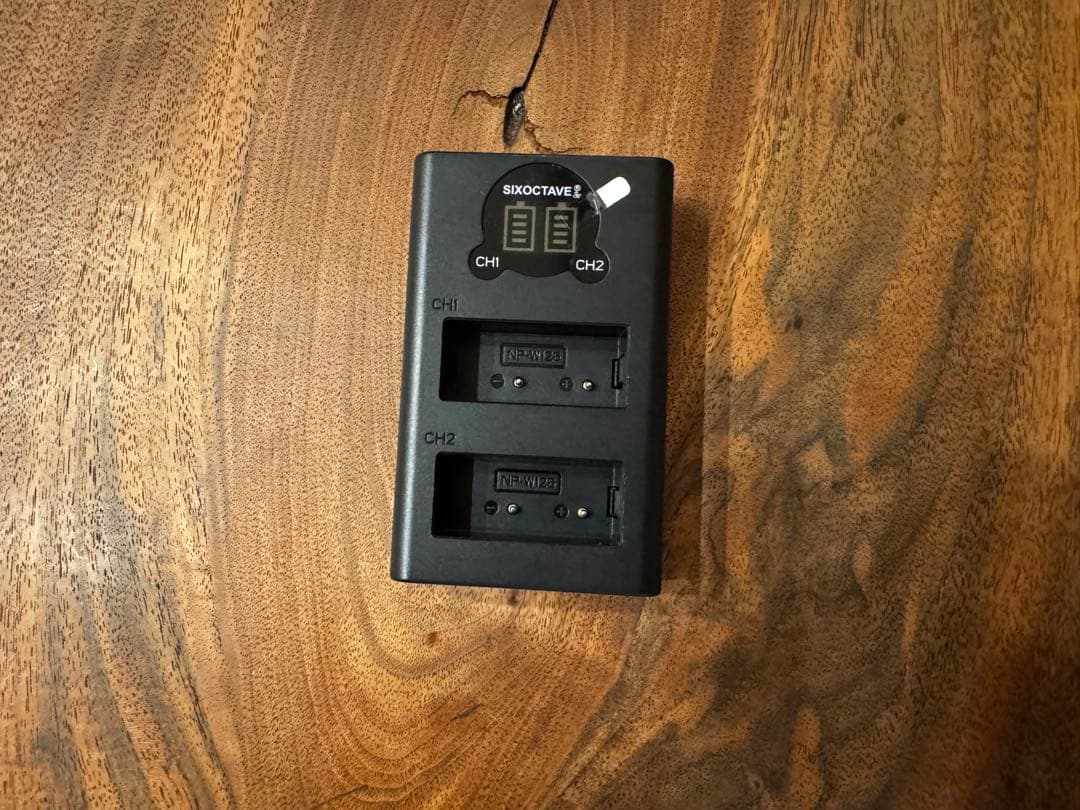 FUJIFILM X-E4 シルバー　ボディ