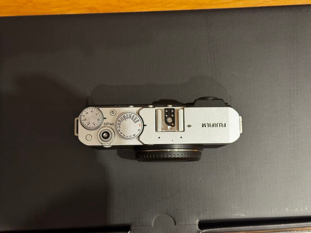FUJIFILM X-E4 シルバー　ボディ