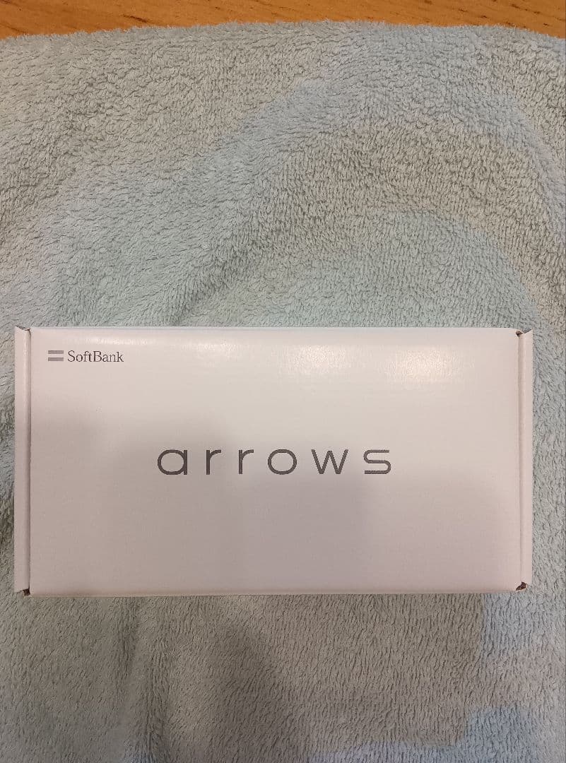 SoftBank　arrows スマートフォン 本体　新品カバー　フィルム付き